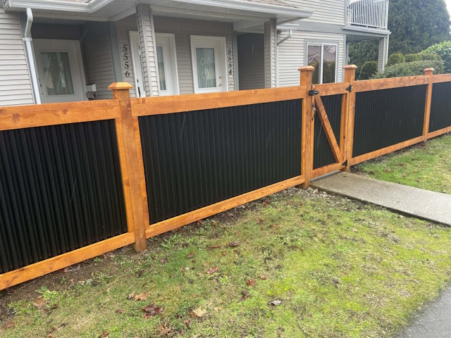 A fencing installation done by West Coast Fencing, displayed as a work sample.