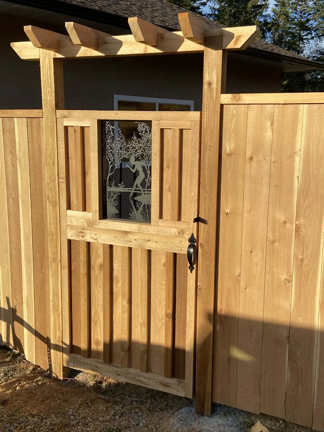 A fencing installation done by West Coast Fencing, displayed as a work sample.